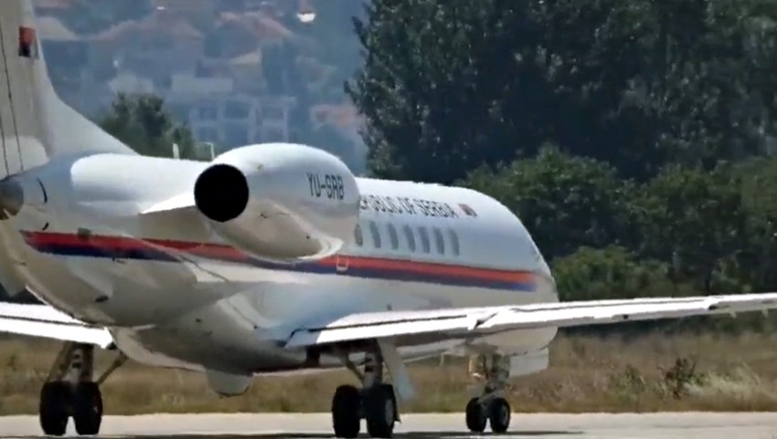 Poletanje aviona Vlade Srbije za Tivat