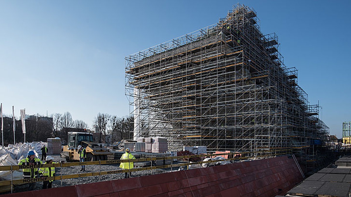 Muzeum II Wojny Światowej i Muzeum Westerplatte mają zostać połączone. Chce tego Ministerstwo Kultury i Dziedzictwa Narodowego. Inicjatywę skrytykował już Paweł Adamowicz, prezydent Gdańska. Teraz o zmianę decyzji apelują miejscy radni.