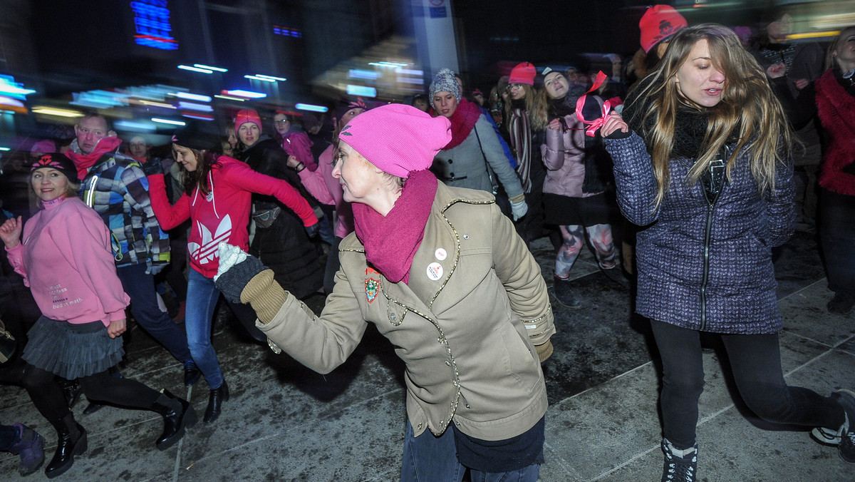 WARSZAWA NAZYWAM SIĘ MILIARD TANECZNY PROTEST (akcja One Billion Rising w Pasażu Wiecha)