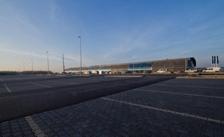 Polityczna wojna o kontrolę nad lotniskami. Koniec nocnych połączeń z Chopina?