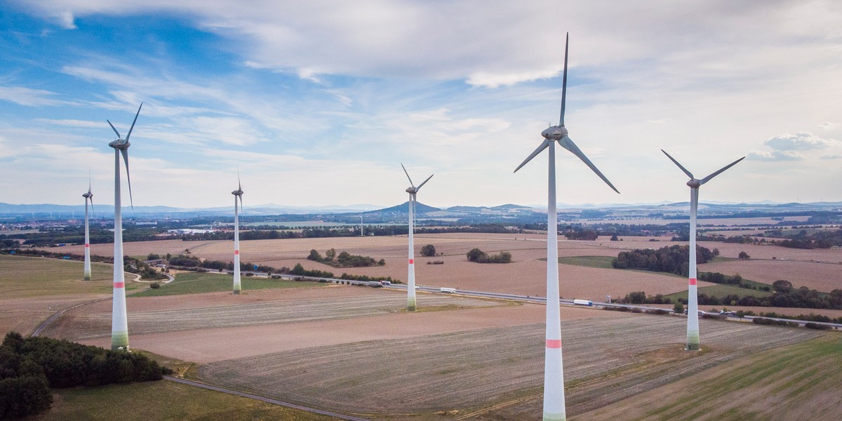 PiS dąży do wygaszenia elektrowni wiatrowych na lądzie. Eksperci nie podzielają obranego kierunku przez rząd