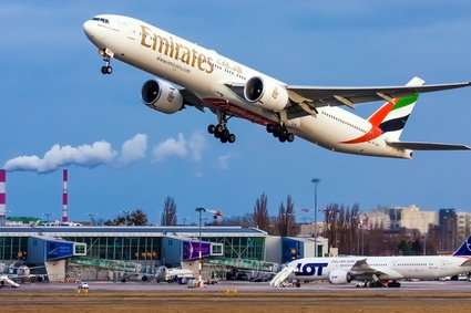 Emirates nadal latają do Polski i zapowiadają rozwój nowych usług. Linia lotnicza chce być jak biuro podróży [WYWIAD]