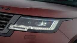 największy suv imponuje luksusem. pod maską nadal v8