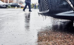 Opady śniegu, gołoledź i silny wiatr. Prognoza pogody na najbliższe dni