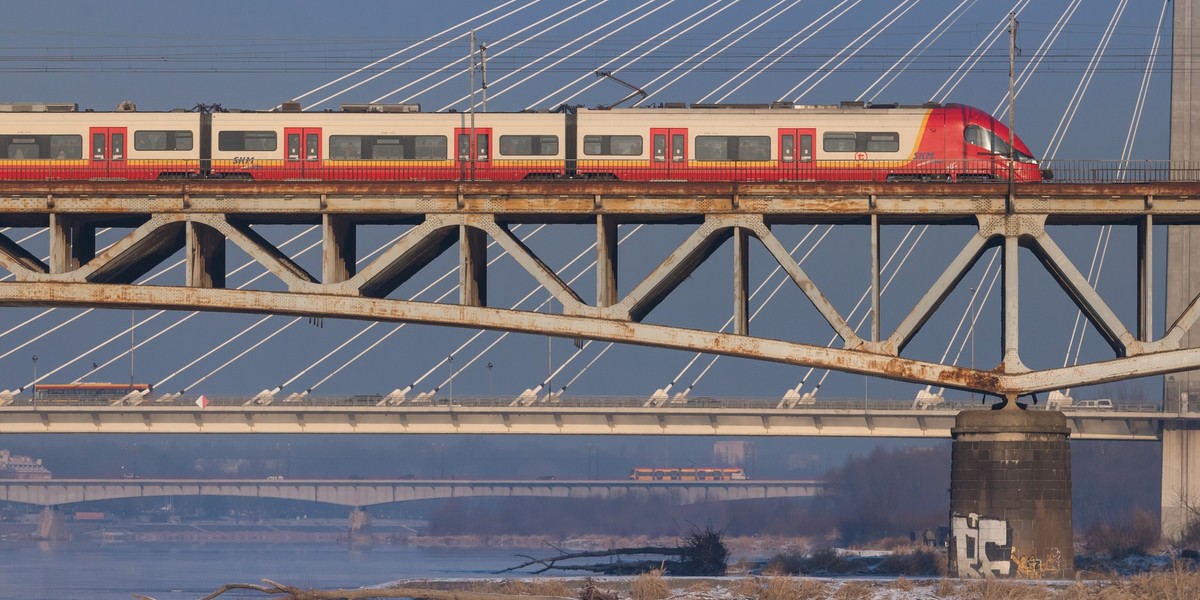 Pesa produkuje m.in. pociągi elektryczne i spalinowe, lokomotywy, tramwaje