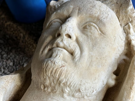 Mężczyzna z atrybutami Herkulesa to prawdopodobnie cesarz Decjusz