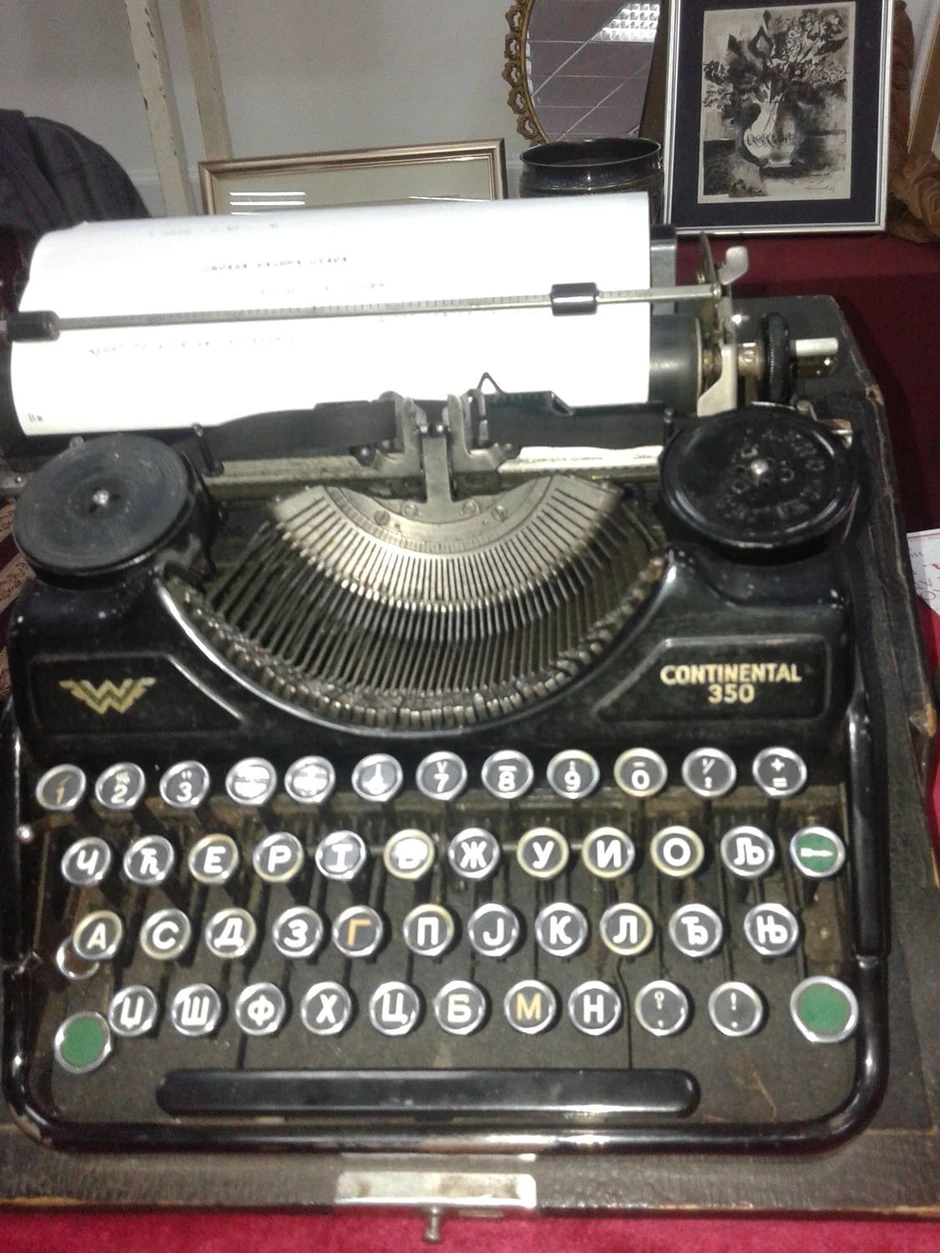 Pisaća mašina "kontinental" na ćirilici u vlasništvu je Aleksandra Tomića