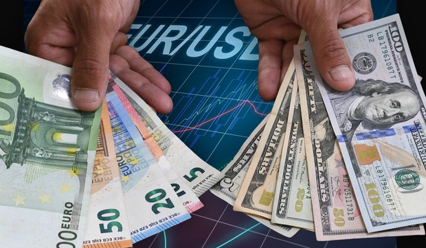 Rast evra u odnosu na dolar 