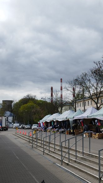 Alejka na targowisku Górniak w Łodzi, w której kręcono sceny "Kingsajz"