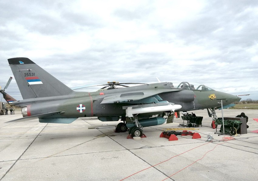 Jedan od dva dvoseda NJ-22 Orao