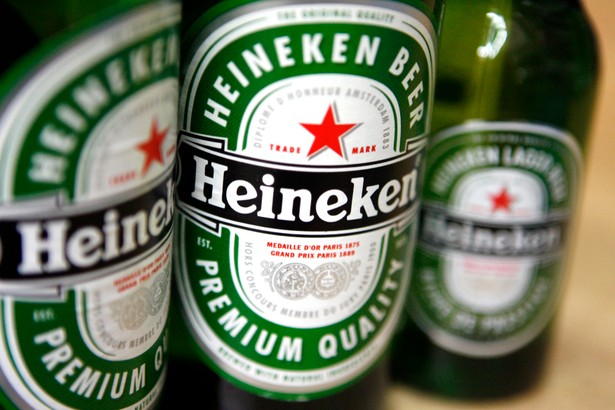 Spada sprzedaż Heinekena