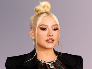 Ez tényleg ő? Christina Aguilera úgy jelent meg a vörös szőnyegen, hogy szinte rá sem ismertünk