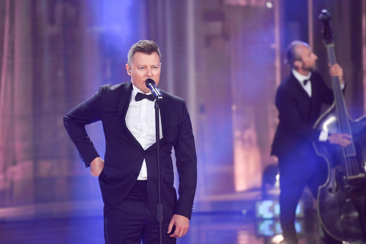 Rafał Brzozowski nie dostał propozycji od żadnej stacji telewizyjnej, ale na brak pracy nie narzeka. Pisze o "ostatniej prostej"