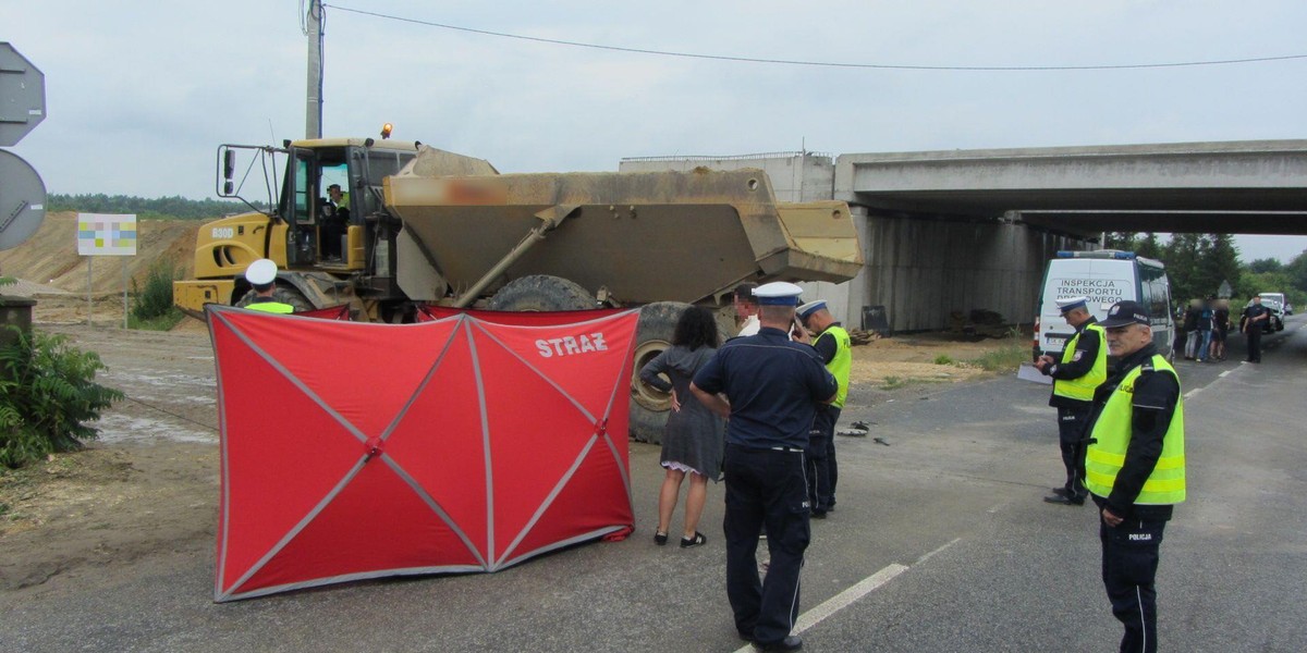 Jechała przez budowę autostrady. Auto 44-latki zostało zmiażdżone