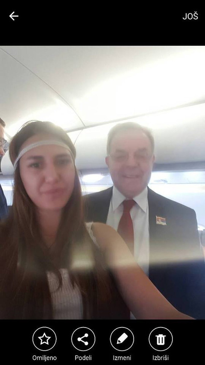 Dušica Jevđenović sa Dragomirom karićem