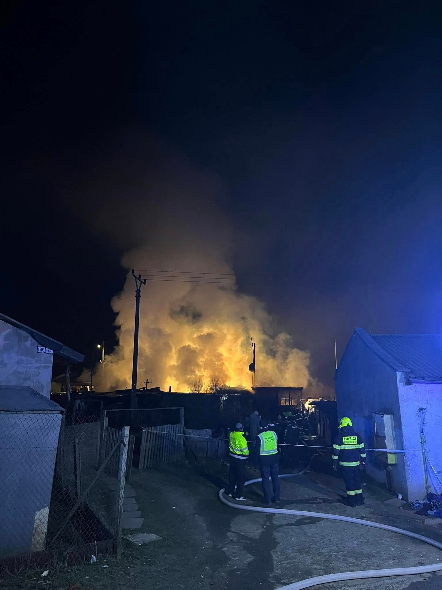 Pri požiari vo Veľkom Šariši zomrelo päť ľudí, z toho štyri deti.