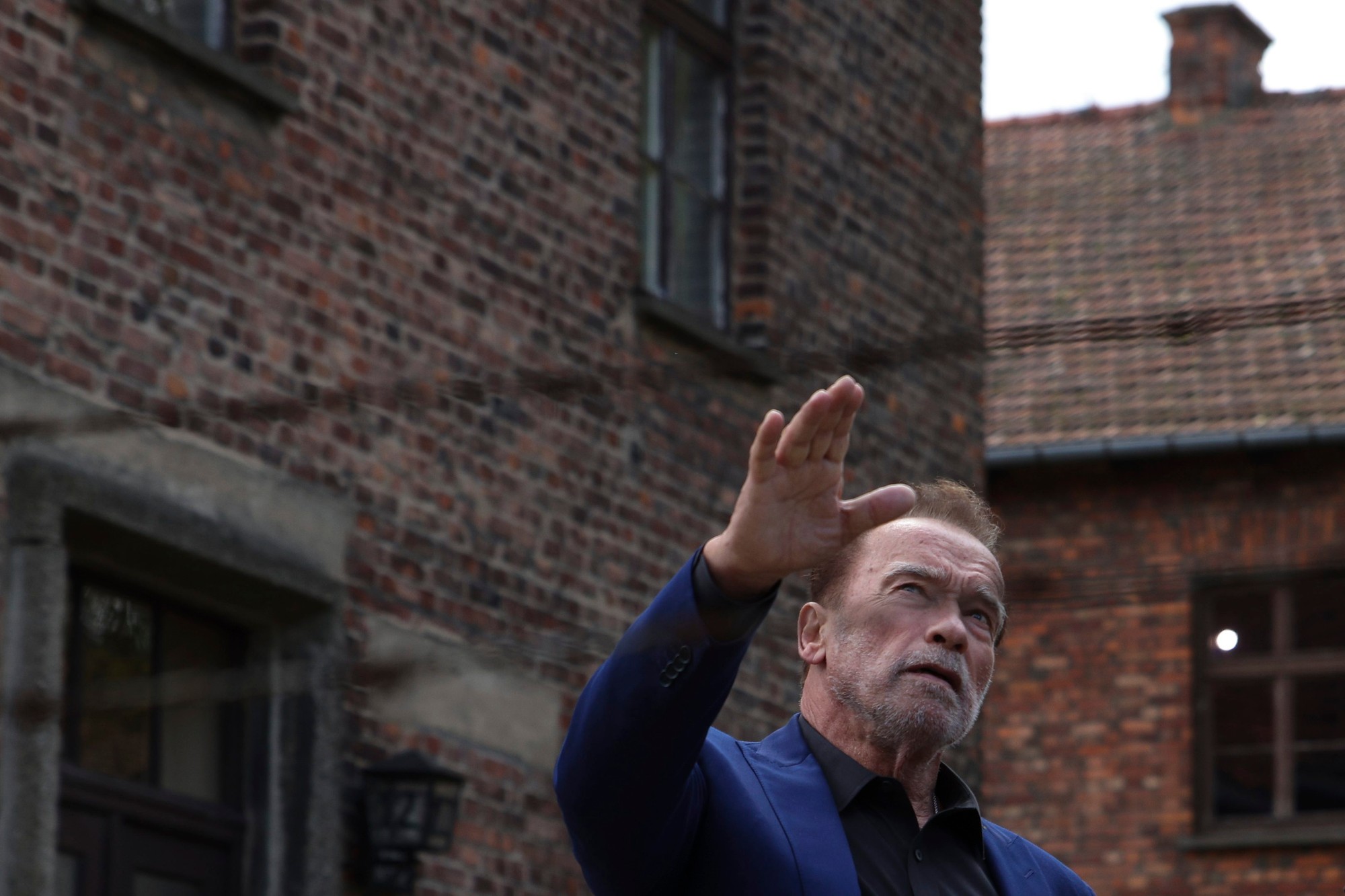 Arnold Schwarzenegger navštívil nacistický koncentračný tábor Auschwitz.