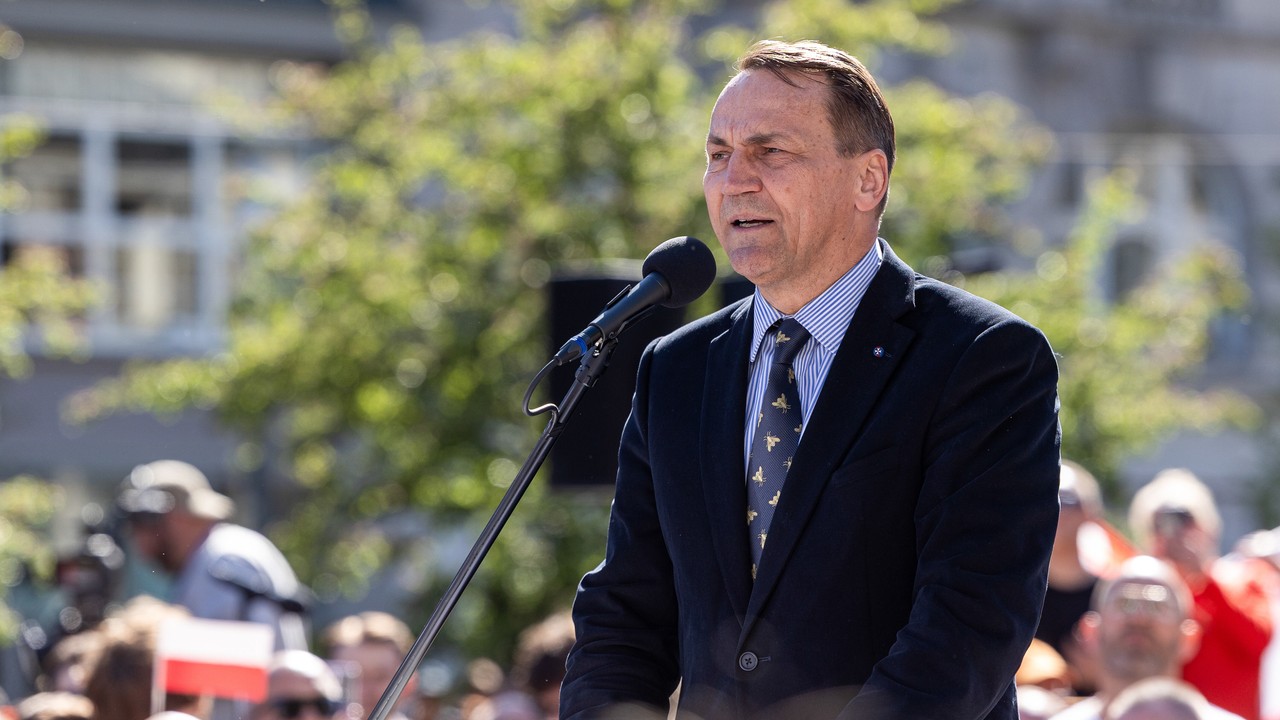 Radosław Sikorski o pieniądzach PiS. "To powoduje moją podejrzliwość"