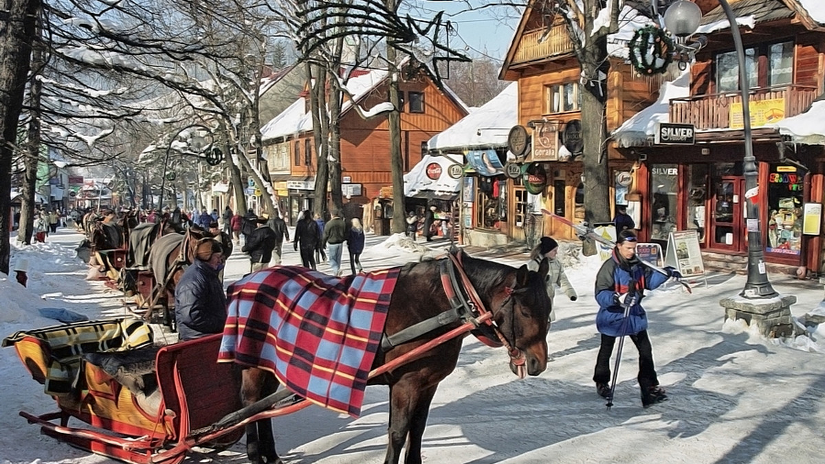 W hotelach i pensjonatach pod Tatrami bez problemu można jeszcze znaleźć wolne miejsca noclegowe na okres świąteczno-noworoczny - poinformowała prezes Tatrzańskiej Izby Gospodarczej Agata Wojtowicz.