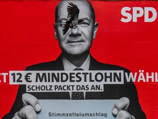 Plakat wyborczy SPD z kandydatem na kanclerza – Olafem Scholzem, Berlin, 23 sierpnia 2021 r