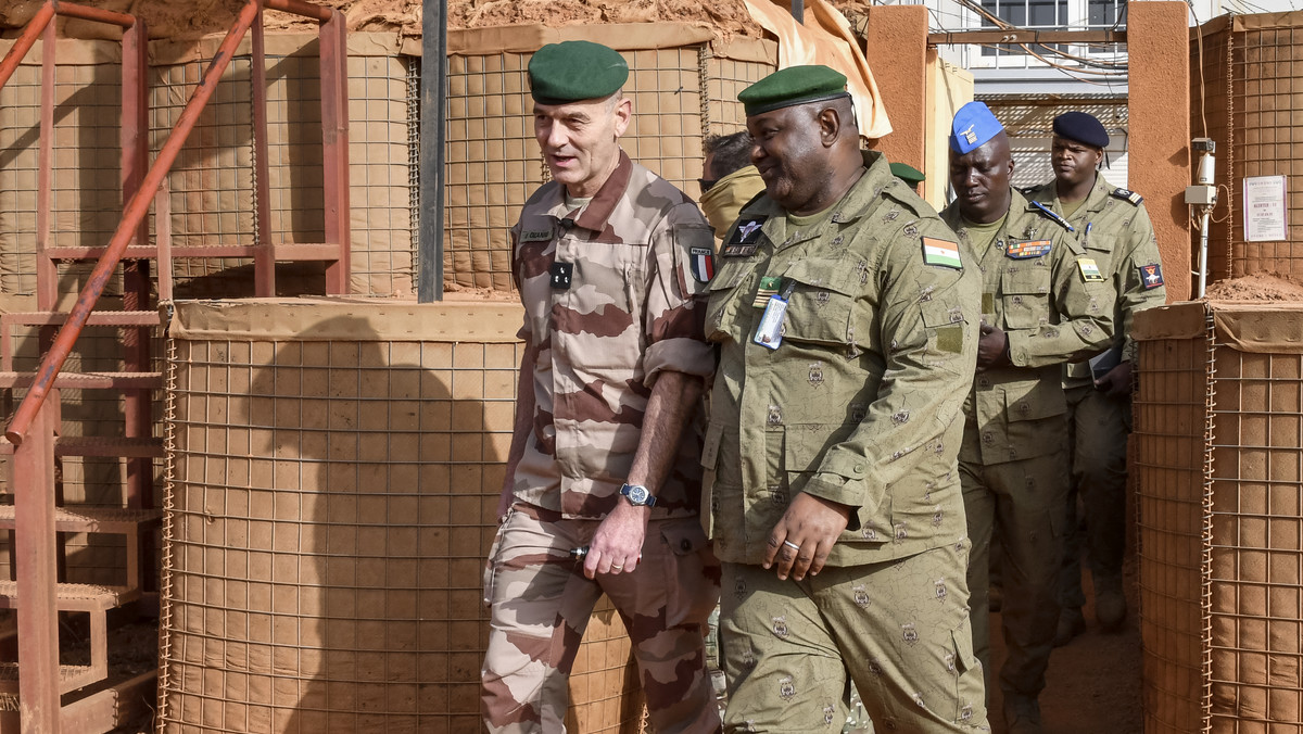 Francuscy żołnierze opuszczają Niger