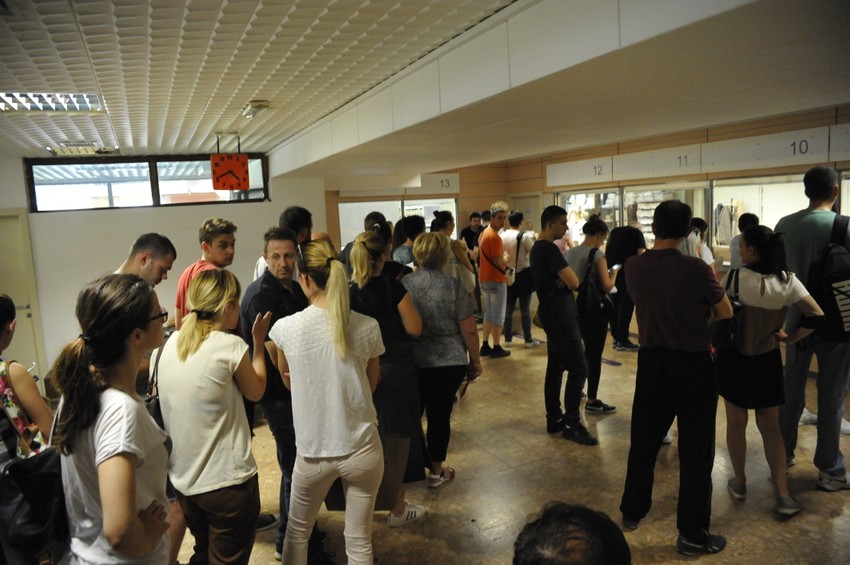 Gužve ispred šaltera