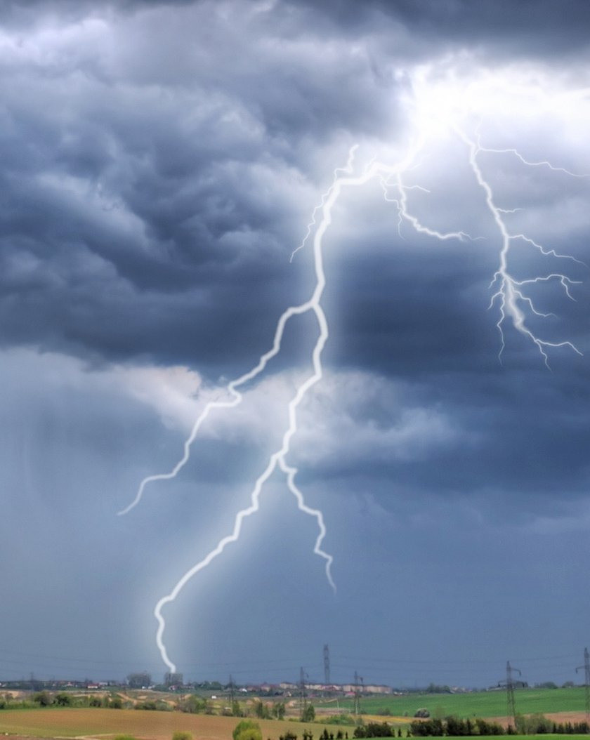 Dziś sporo chmur, przelotny deszcz i burze. Biomet będzie zły. Jutro gdzieniegdzie w górach – deszcz ze śniegiem i śnieg.  