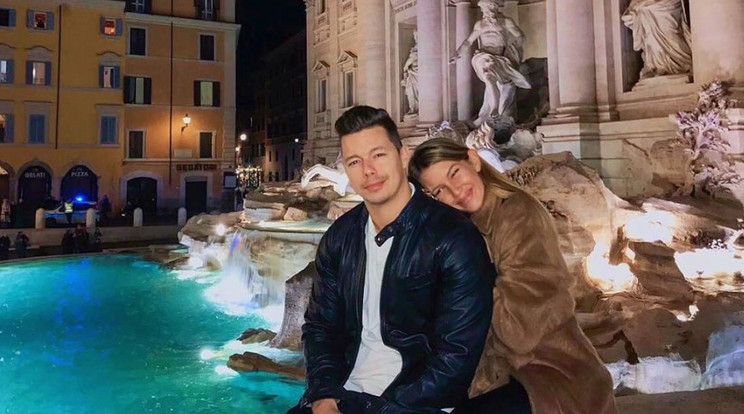A Wellhello tagja és kedvese az olasz főváros egyik leghíresebb nevezetessége mellől, a Trevi-kúttól jelentkezett be. / Fotó: Instagram