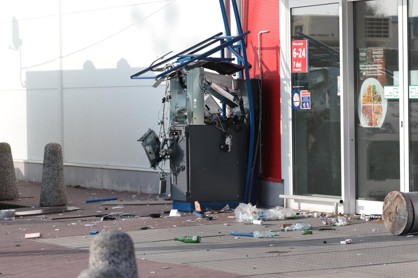 Złodzieje wysadzili bankomaty w Świebodzinie, Szprotawie i Frankfurcie nad Odrą