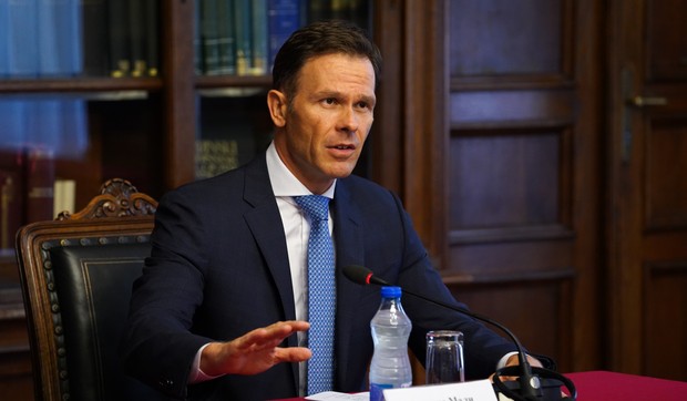  Ministar finansija Siniša Mali objavio je da je agencija "Fič Rejtings" potvrdila kreditni rejting Srbije na nivou BB+.