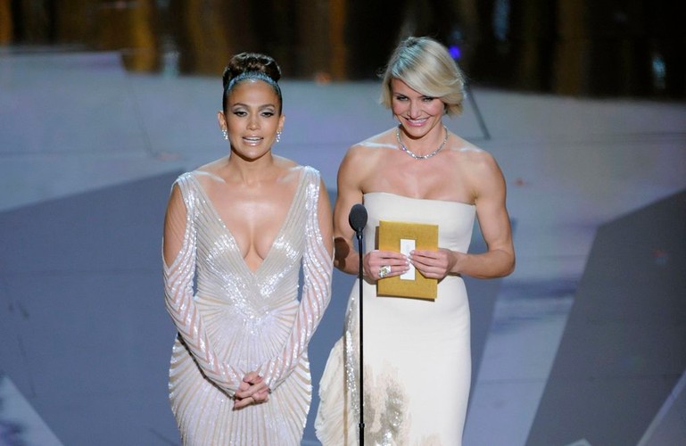 Jennifer Lopez to w tremacie biustu niekwestionowana bohaterka tegorocznych Oscarów…