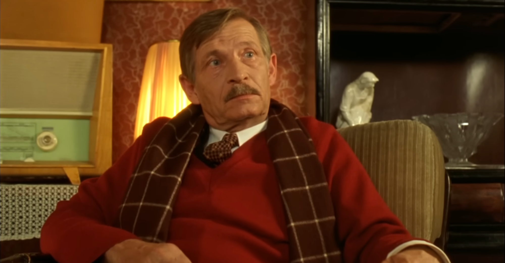 Český herec Jiří Kodet vo filme Pelíšky.