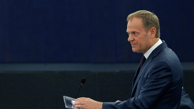 "Politico": Tusk nadal jest problemem dla PiS