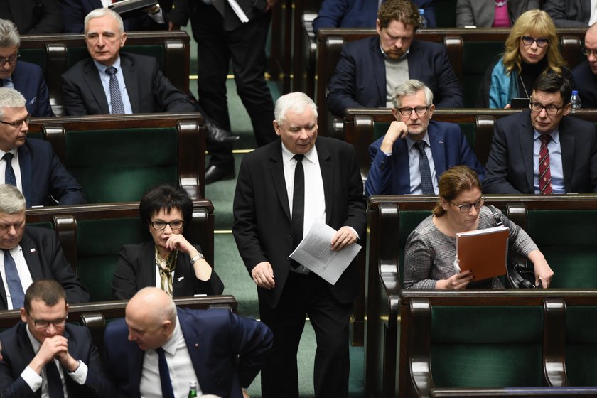 Jarosław Kaczyński, Ryszard Terlecki  i Beata Mazurek nieobecni podczas minuty ciszy dla Pawła Adamowicza