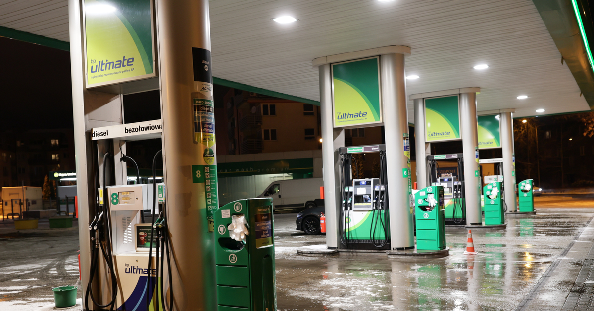 Benzyna - 10,61 [zł/l], olej napędowy - 11,37 [zł/l], LPG - 7,30 [zł/l]. Kosmiczne ceny paliw