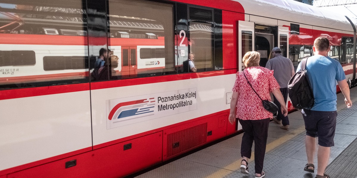 Pociąg Poznańskiej Kolei Metropolitalnej.