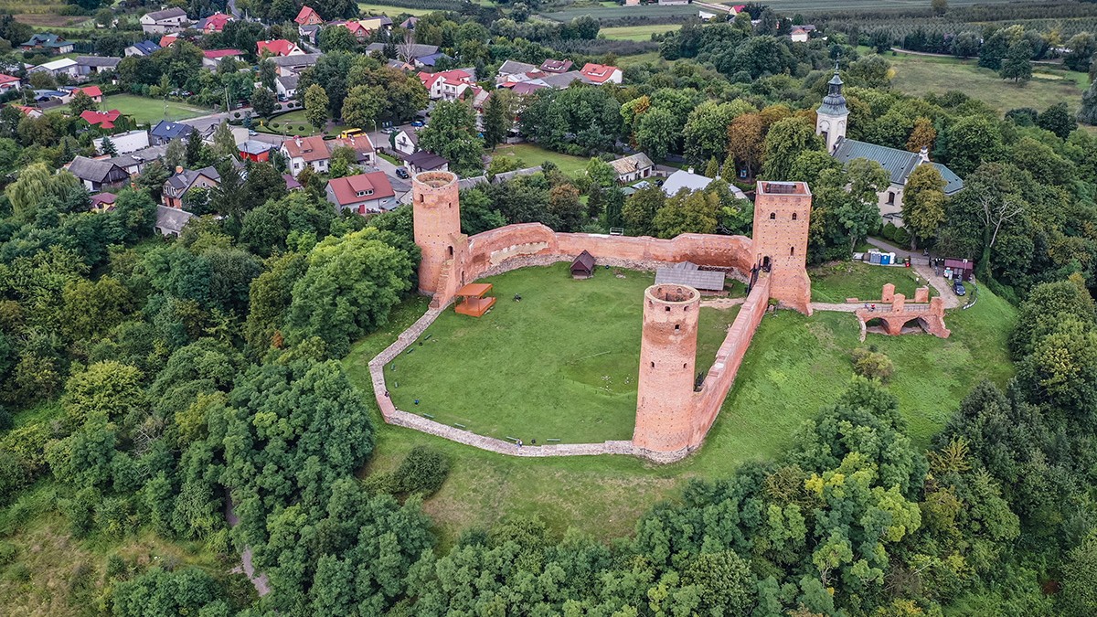 Un băiețel de 9 ani a găsit o adevărată comoară la castel, în Polonia: „Are aproximativ 400 de ani”