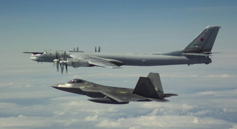 F-22 intercepts Russian Tu-95 bomber