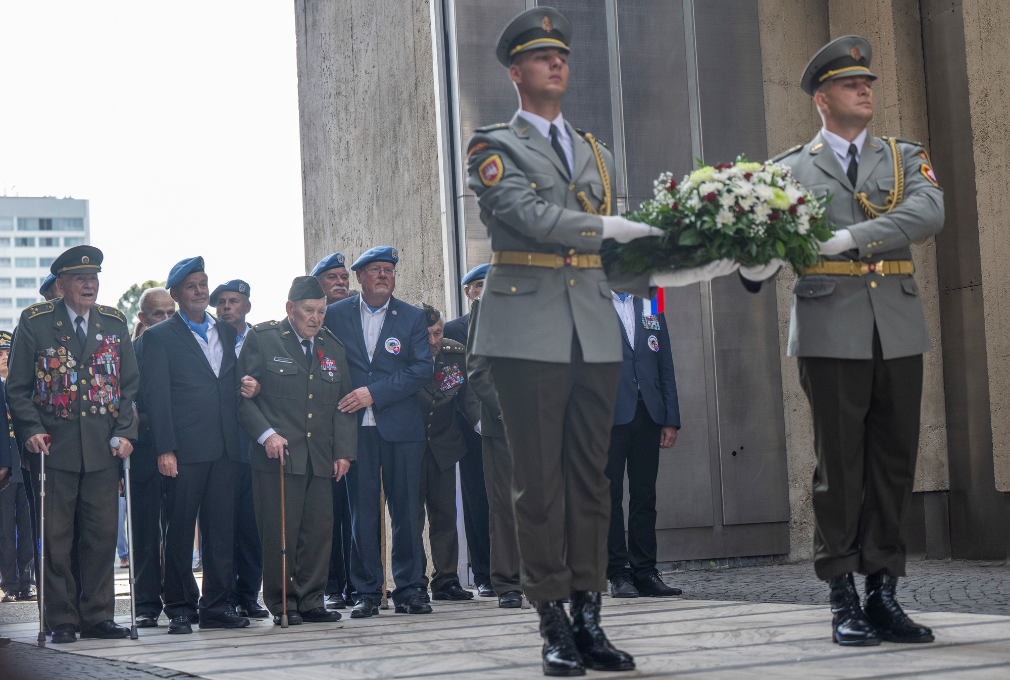 Oslavy 80. výročia SNP v Banskej Bystrici - vojnoví veteráni.