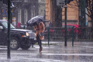 Zbliża się groźny front atmosferyczny. Rząd zwołuje odprawy kryzysowe