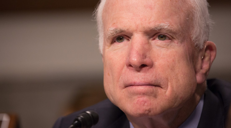 John McCainnél tavaly állapították meg a glioblastoma nevű, gyógyíthatatlan rosszindulatú agydaganatot