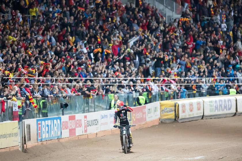 Kibice wracają na stadiony piłkarskie i żużlowe!