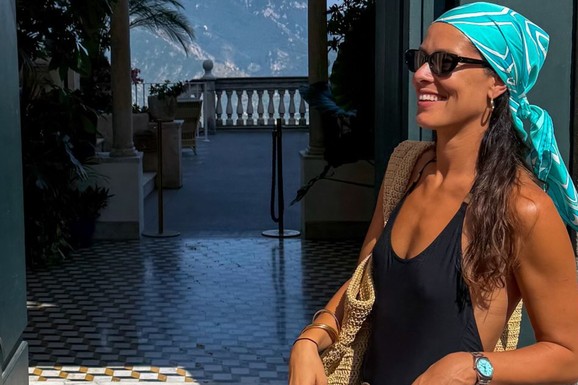 ANA IVANOVIĆ BEZ BRUSHALTERA Nakon razvoda izgleda brutalno: Šlic do kuka i gola leđa, a jedan detalj je hit ovog leta (Foto)