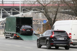 Rzecznik rządu po stłuczce z udziałem auta wiceszefa MON: Wszelkie takie sprawy są analizowane