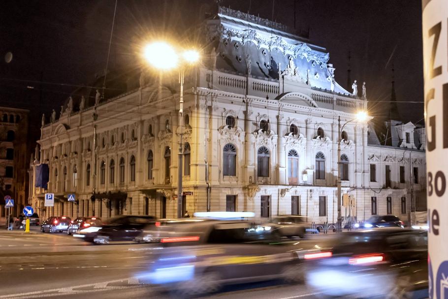 Iluminacja fasady rewitalizowanego Pałacu Poznańskich w Łodzi