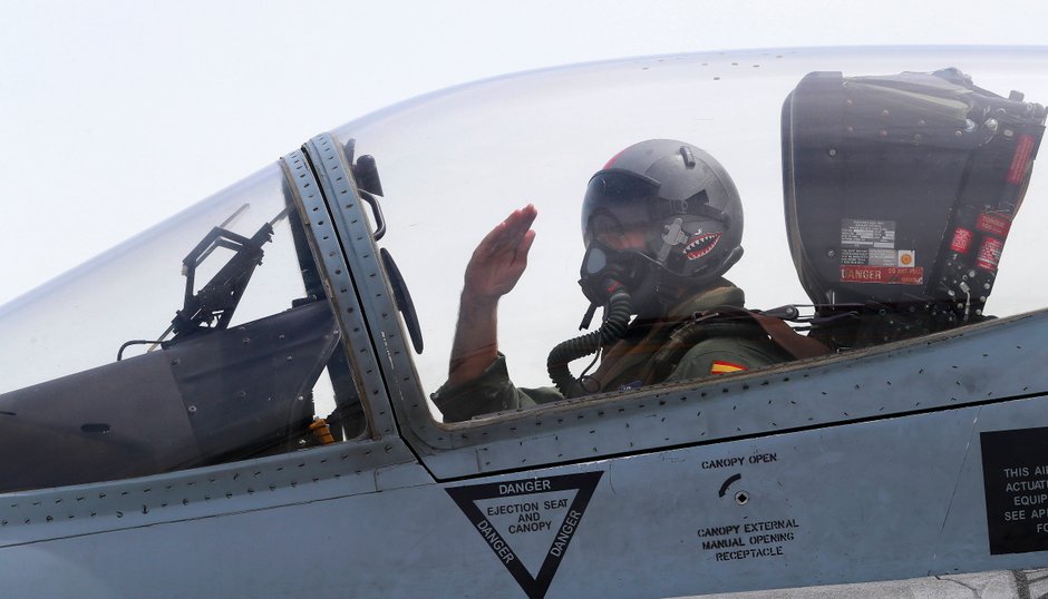 Pilot w F-16