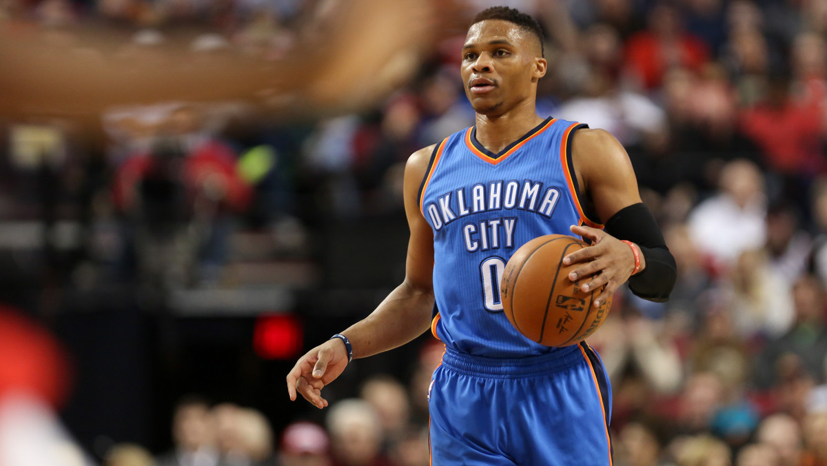 Piąty kolejny mecz z potrójną dwucyfrową zdobyczą zagrał Russell Westbrook. Lider ekipy Oklahoma City Thunder poprowadził swój zespół do zwycięstwa 101:92 nad New Orleans Pelicans. Po raz ostatni w NBA ktoś był tak regularny i wszechstronny 17 lat temu, a tym kimś był Michael Jordan.