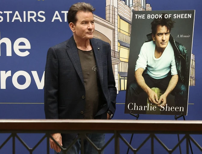 Čarli Šin promoviše svoje memoare