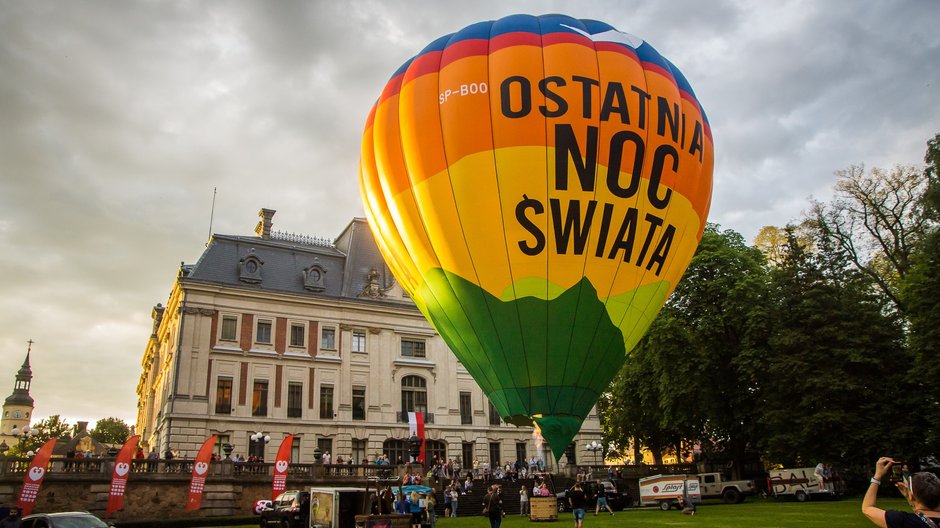 II Zawody Balonowe "In The Silesian Sky" - start balonów świtem z pszczyńskiego parku zamkowego - 25.06.2022 r. - autor: Andrzej Grynpeter