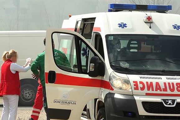 PACIJENT SKOČIO SA PETOG SPRATA Užas u bolnici u Banjaluci: Policija dojurila na lice mesta